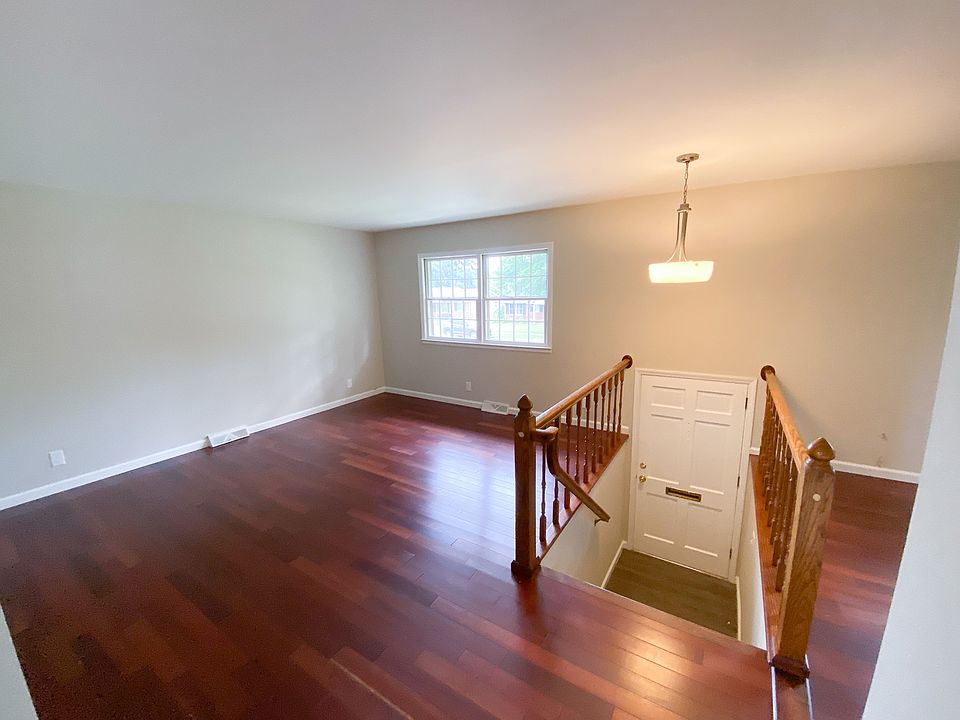 1st image of 872 Summerville Dr