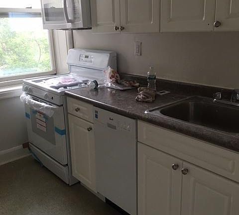 2nd image of 625 Larchmont Acres APT A