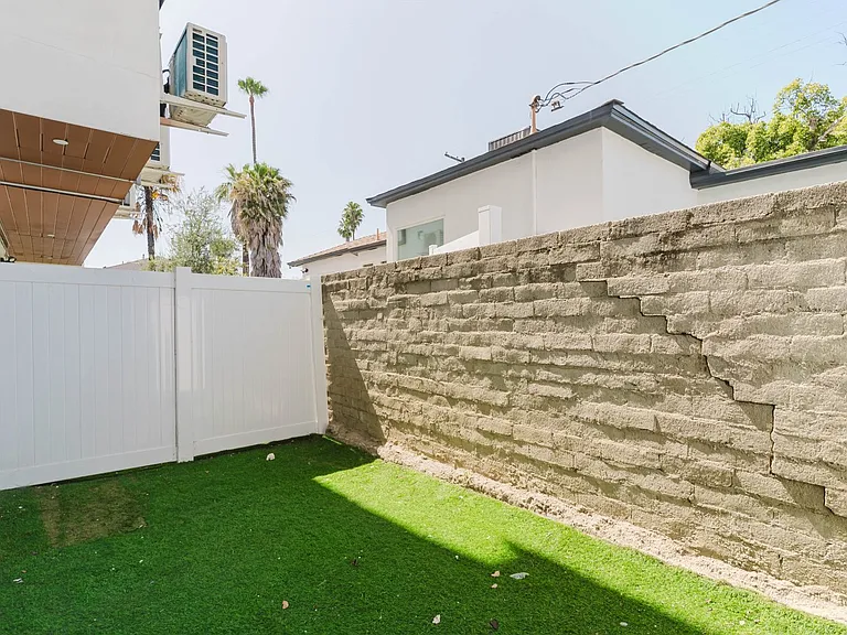 5654 1/2 Cartwright Ave — Photo 38
