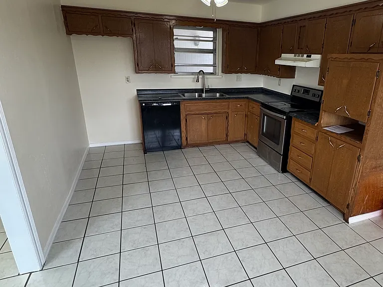 7720 S Miller Blvd — Photo 2