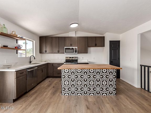 2nd image of 9289 N Hampshire Dr