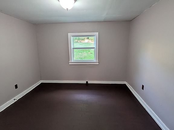 5th image of 435 Booth St