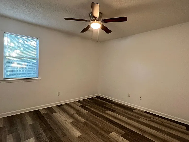 131 Kentshire Ln — Photo 6