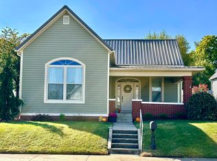 613 E 4th St, Huntingburg, IN 47542