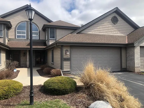 1910 Springbrook North #C, Waukesha, WI 53186