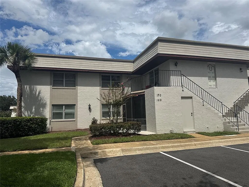 2 bed, 2.0 bath, 918 sqft, $1,750 — Photo 1