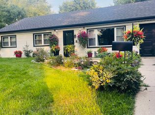 5 Woodridge Rd, Montgomery, IL 60538