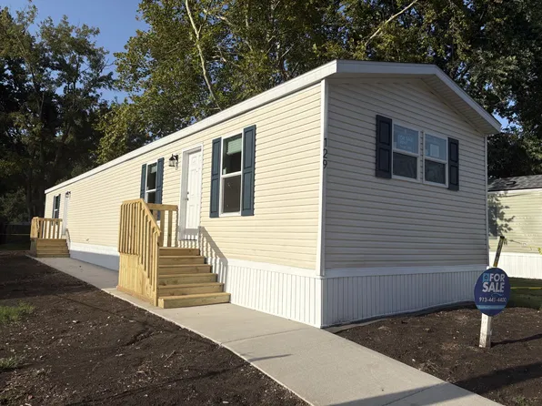 129 Beach St #H-24, Edwardsville, KS 66113