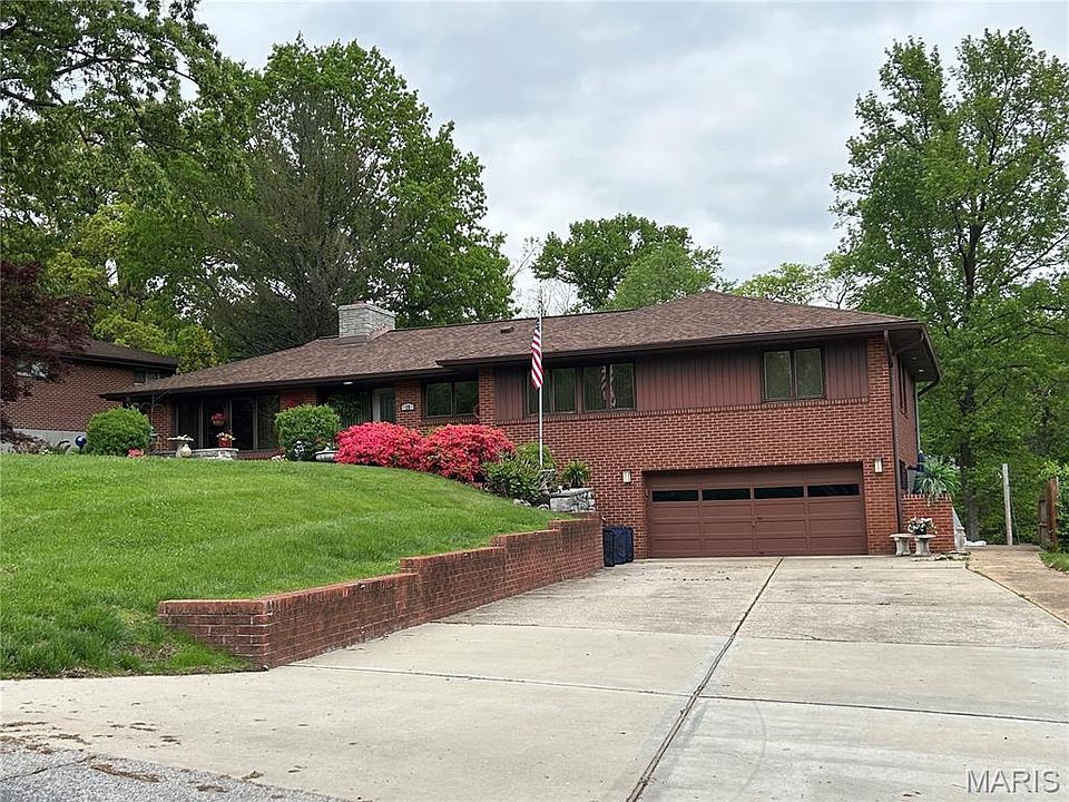 1st image of 15 Lake Pembroke Dr