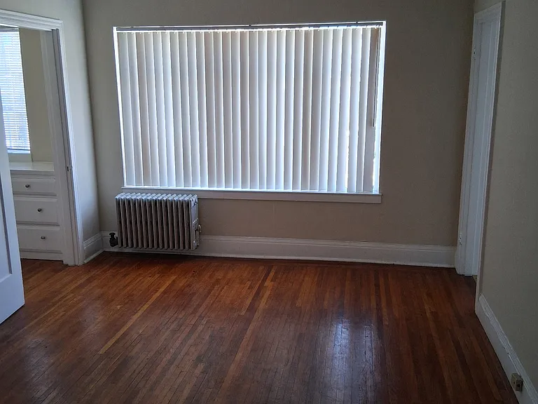 Claremont Towers Apartments — Photo 28