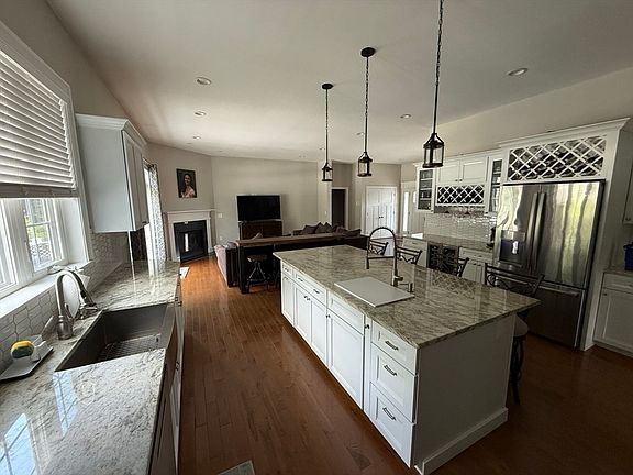 3rd image of 14 Stone Ridge Dr