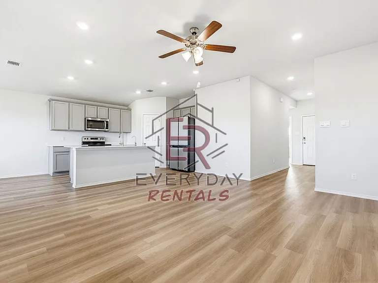 7316 Gilbert Dr — Photo 3