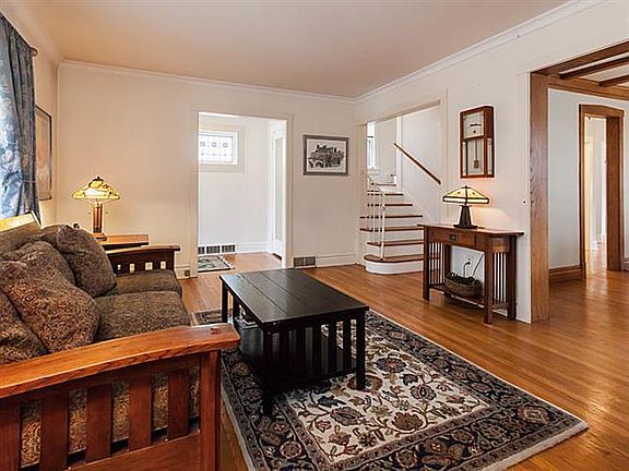 3rd image of 634 N Lombard Ave