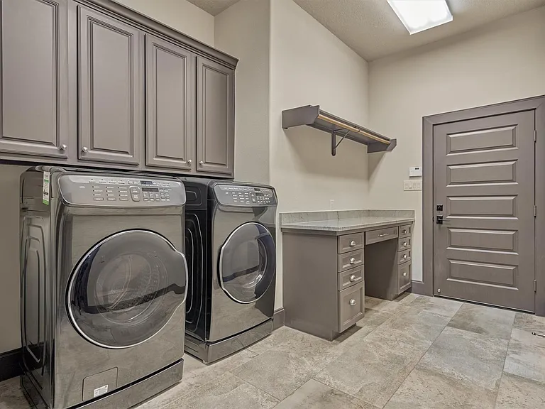 39 Wycliffe Dr — Photo 32