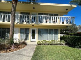 2755 NE 28th Ave