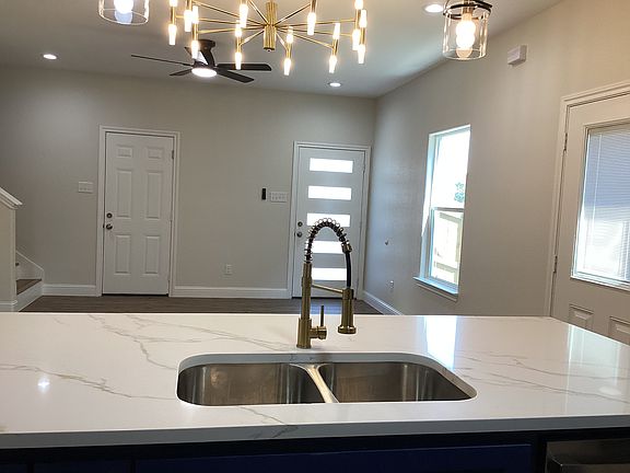 5th image of 8005 W Elizabeth Ln