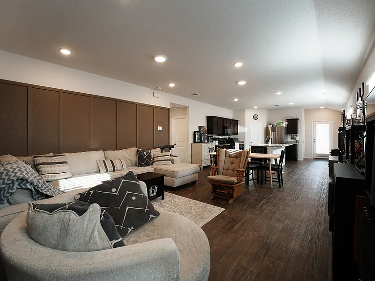 153 Roanwood Dr — Photo 5