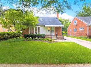 13367 Winchester Ave, Huntington Woods, MI 48070