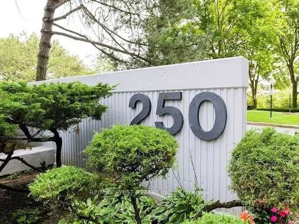 250 Scarlett Rd #802, Toronto, ON M6N 4X5