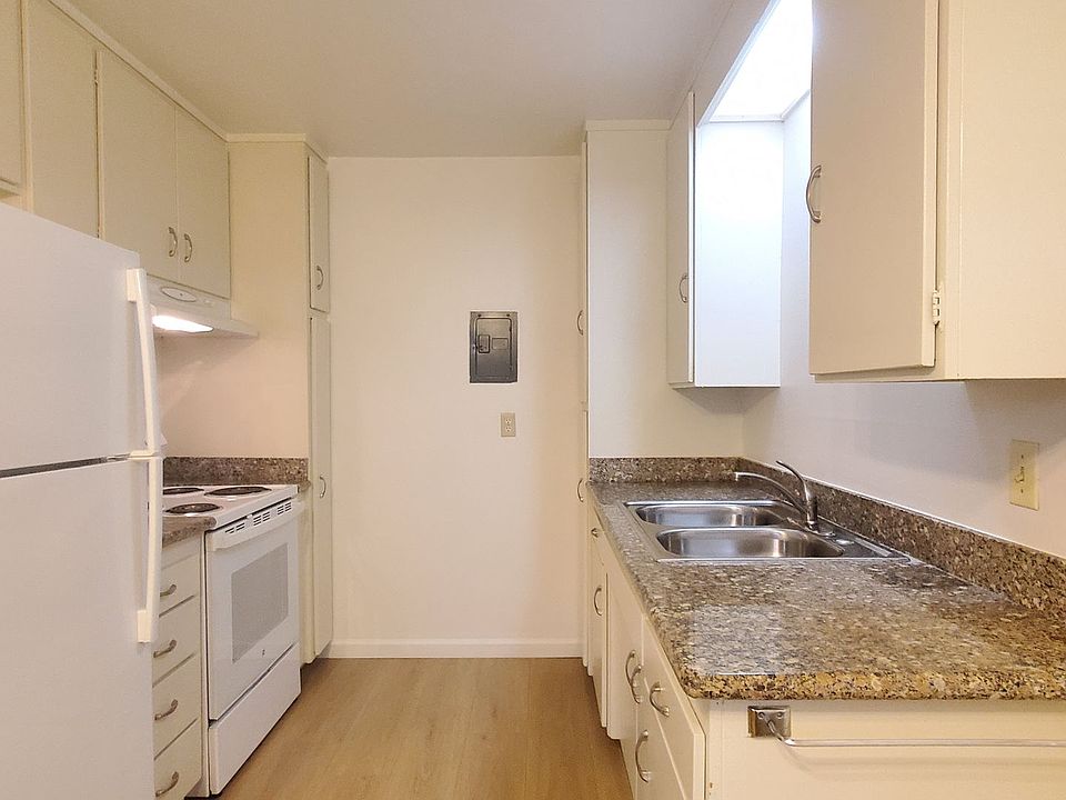 1st image of 944 Weldwood Ct APT 2