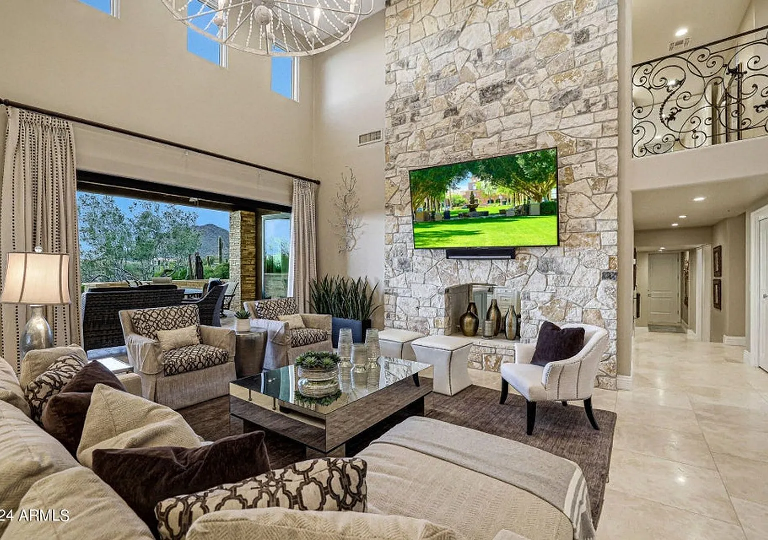 Beautiful custom home with backyard Oasis! — Photo 4