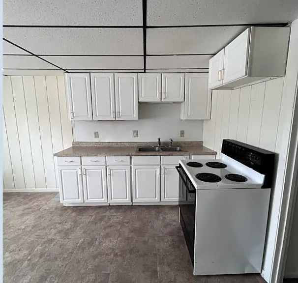 148 S River St #4 — Photo 4
