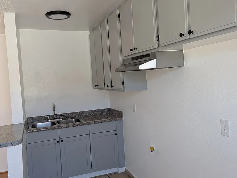 13553 Vanowen St #12A — Photo 3