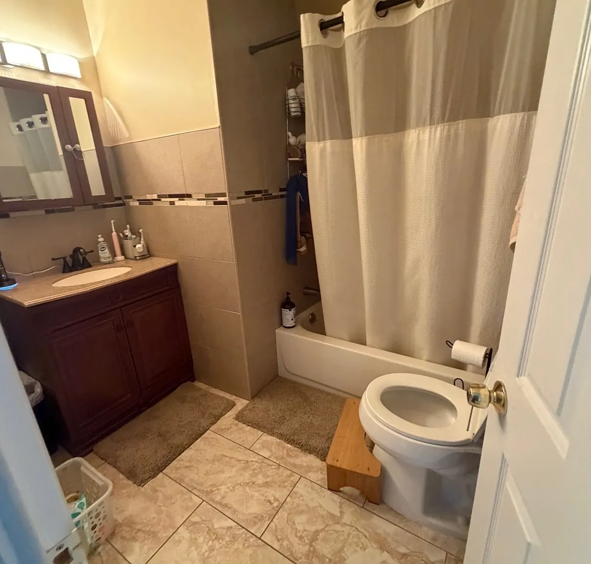 3 bed, 1100 sqft, $3,300 — Photo 4