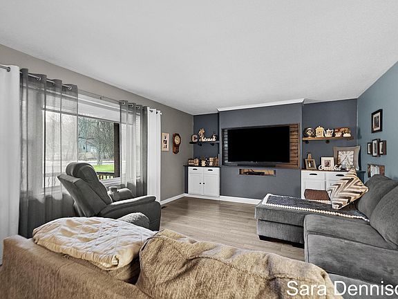 5th image of 13100 220th Ave