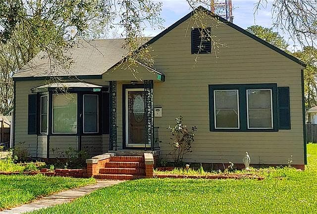 1st image of 218 Saint Charles St