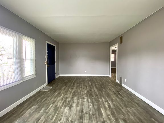 2nd image of 1401 Bel Aire Dr