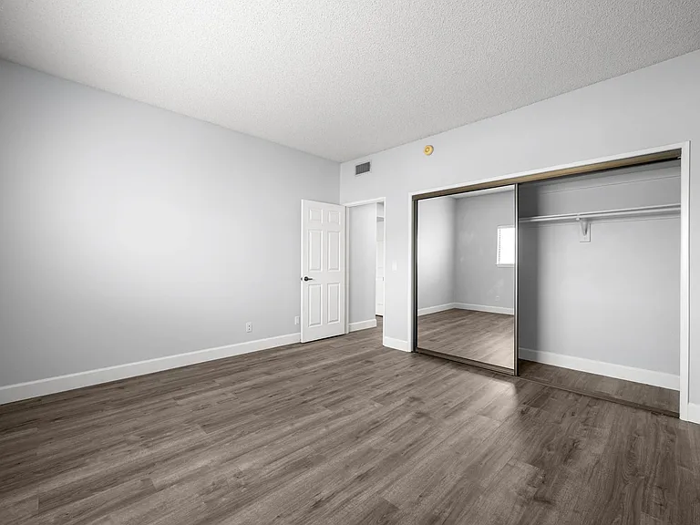 11800 Goshen Ave — Photo 10