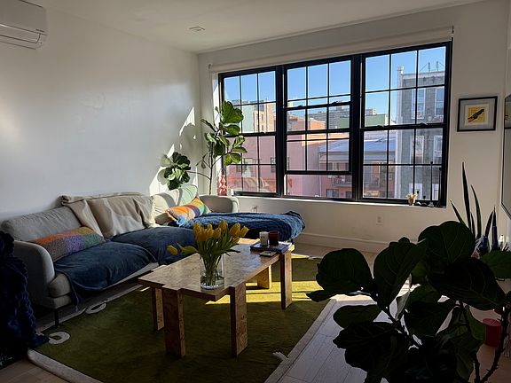 2nd image of 66 Maujer St #4B