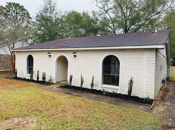 863 Country Ct, Mobile, AL 36695