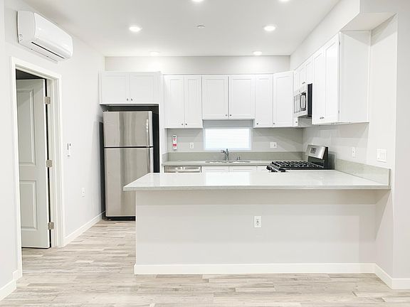2nd image of 623 N Normandie Ave