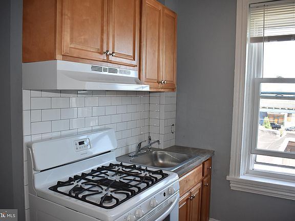 4th image of 2105 N Howard St #7-3