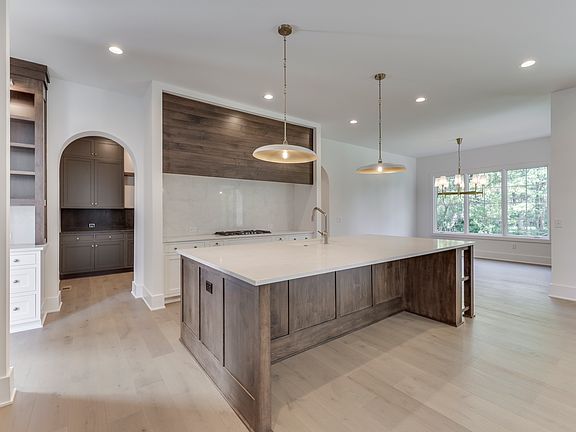 5th image of 10880 Dartmoor Ct