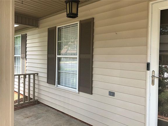 4th image of 102 Lauren Cir