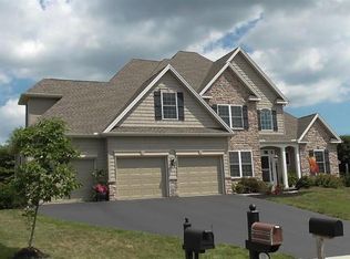 210 Evergreen Dr, Boiling Springs, PA 17007