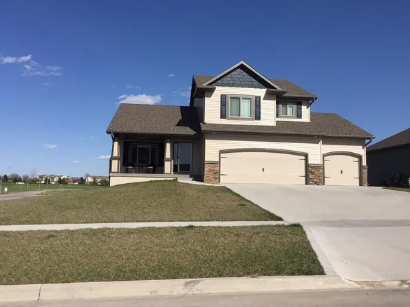 1223 90th St, West Des Moines, IA 50266
