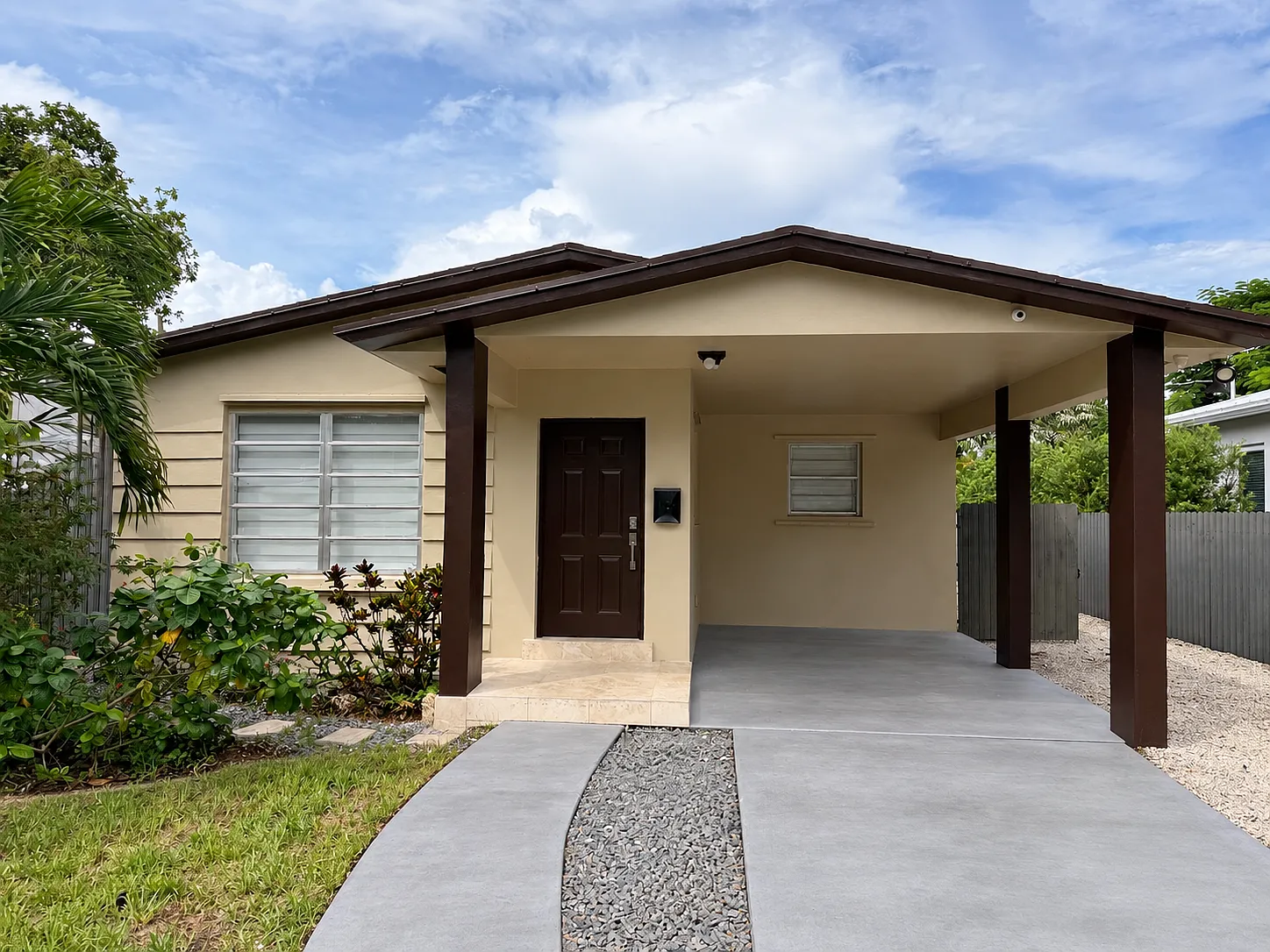 2 bed, 988 sqft, $3,200 — Photo 1