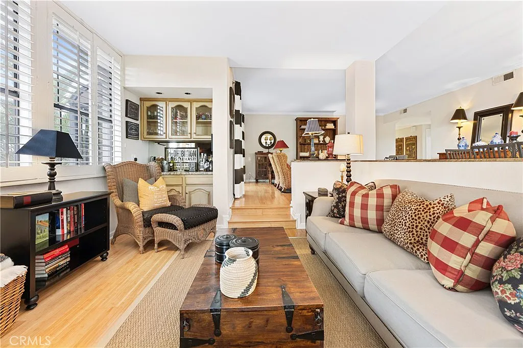 2 bed, 1921 sqft, $7,800 — Photo 3