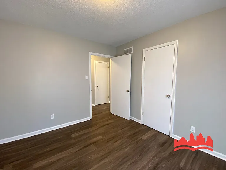 4574 Whiteside St — Photo 12