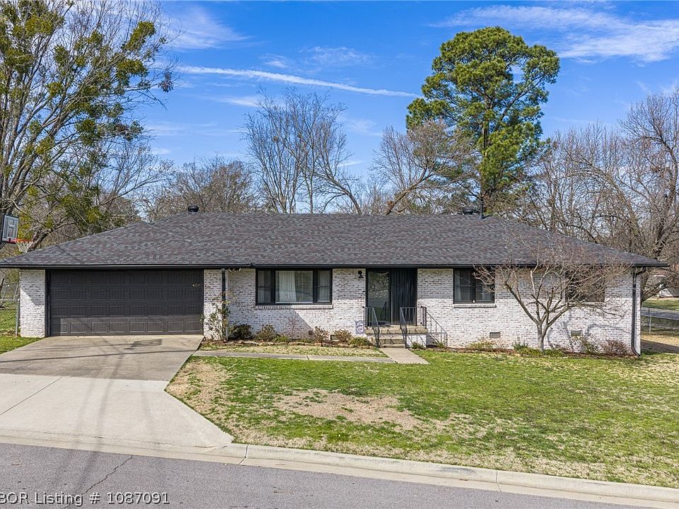 1st image of 3500 Lucy Ln