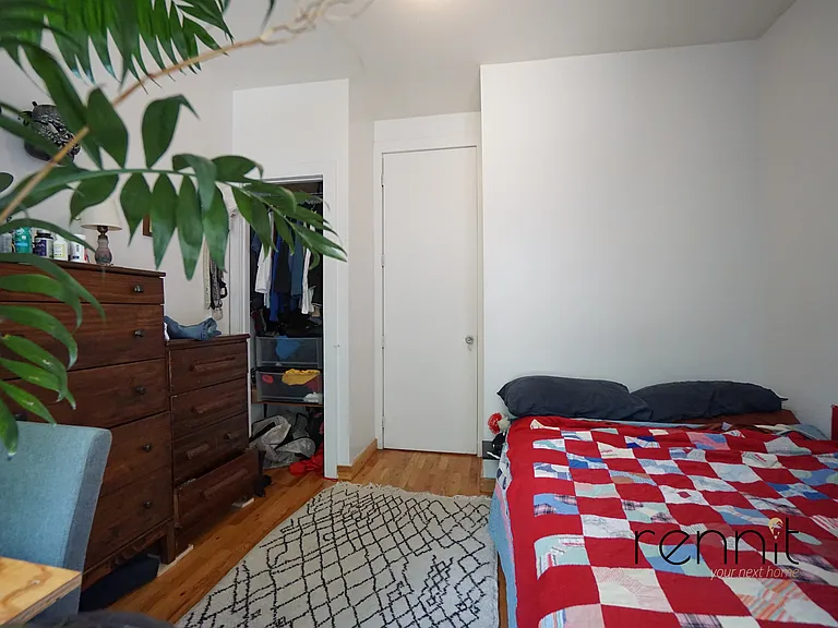 420 Melrose St #1R — Photo 7