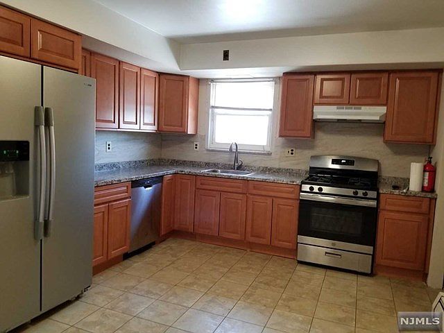 2nd image of 333 7th St Floor 2