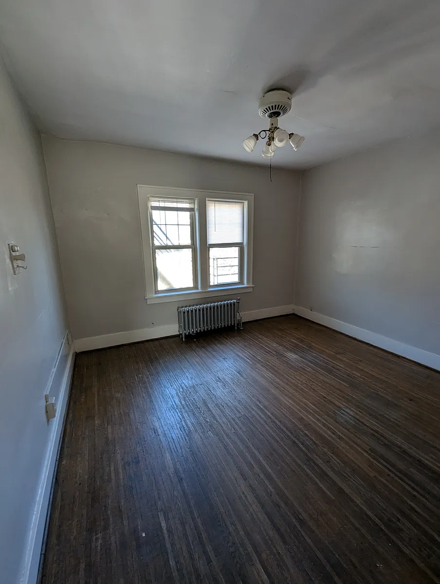 Building Photo - 950 Bay St #12
