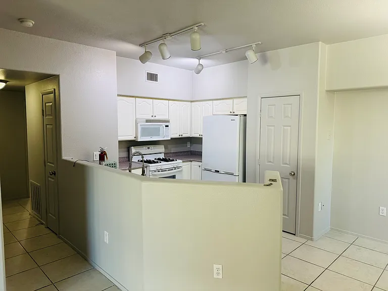 9303 Gilcrease Ave #1252 — Photo 5