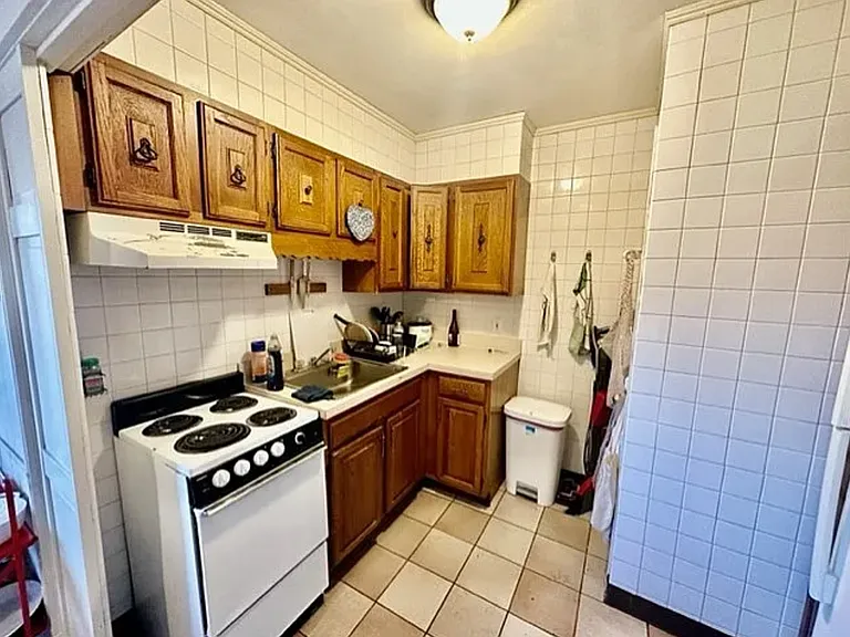 912 Beacon St #2 — Photo 8
