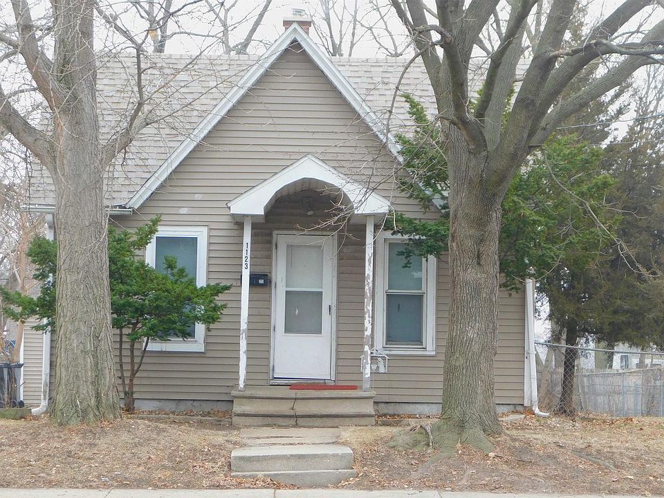 2nd image of 1123 6th Street